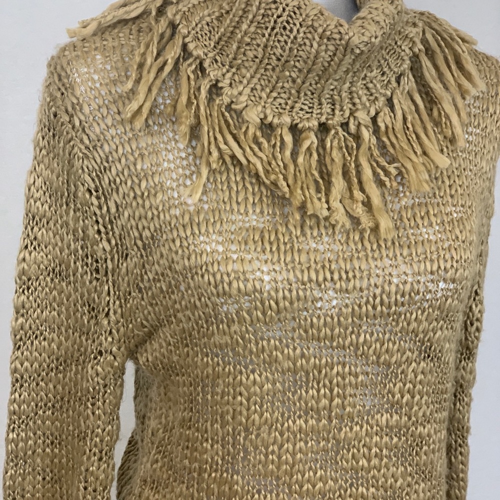 Beautiful Knit Sweater - Picture 4 of 6